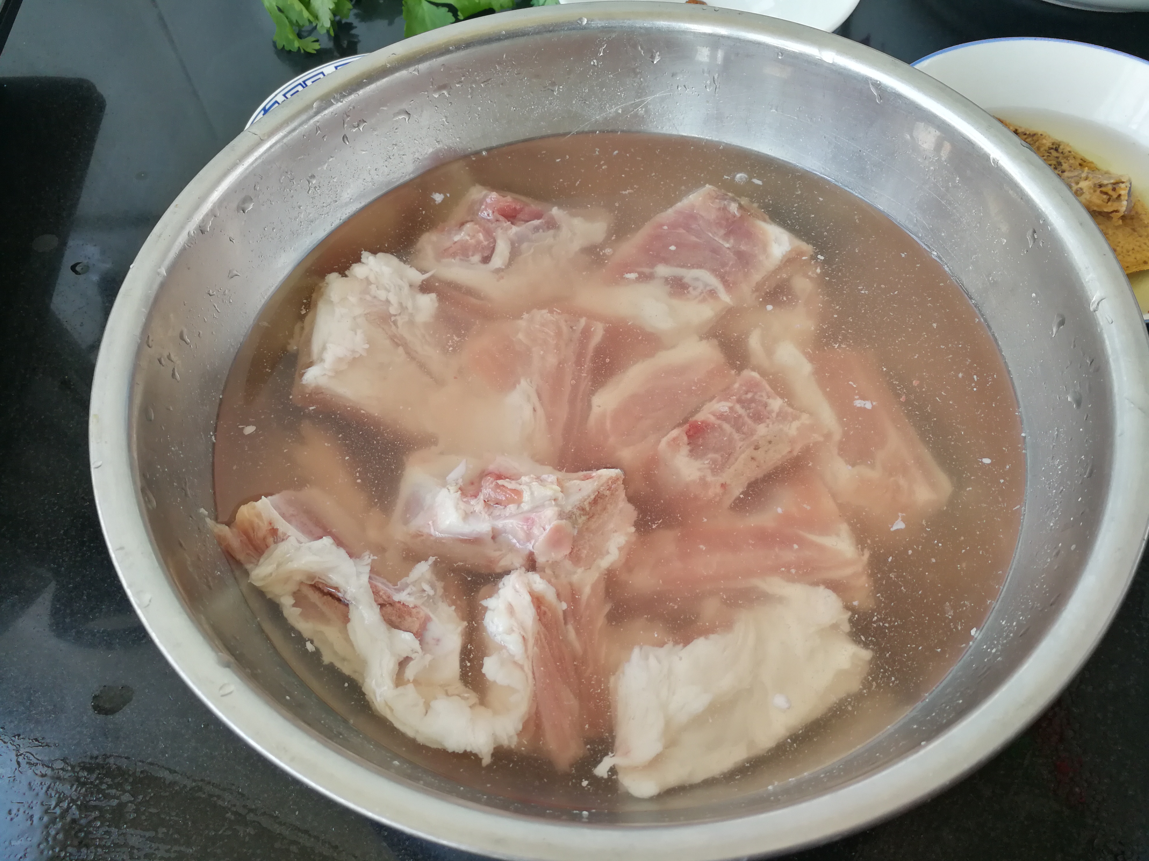 吃排骨放点这种广东特产,芳香开胃又下饭,还有止咳祛痰的效果