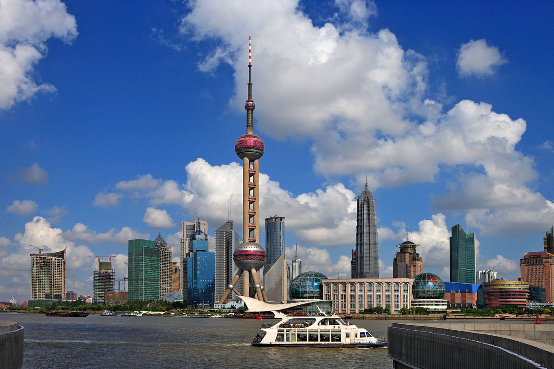 上海十大标志性建筑排名 10.金茂大厦 9.上海大世界 8.百乐门 7.外白