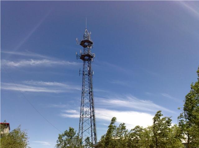 为什么乡下有很多联通的信号塔,而移动和电信的却很少?能蹭网?