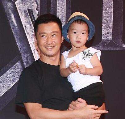 谢楠晒吴所谓给棒棒糖喂奶照片,网友:这是处女座天秤座的对决!