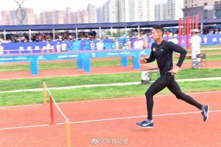 潘玉程打破军事五项男子障碍跑世界纪录