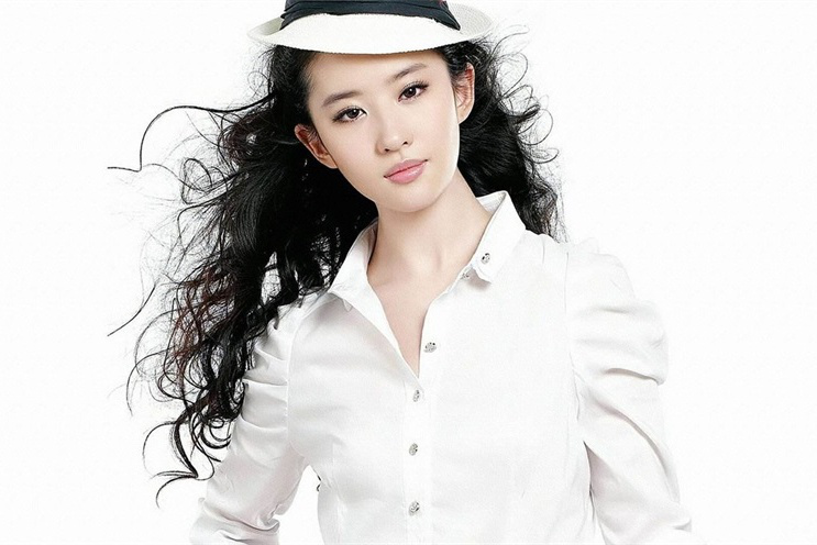 中国女星人气排行,网友:赵丽颖第二,却没想到第一是她?