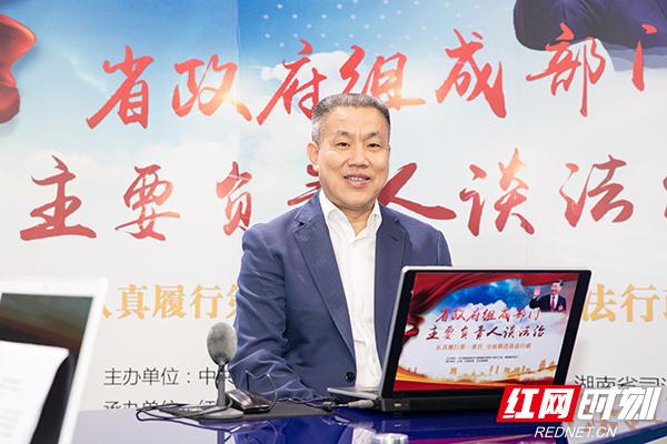 胡奇:紧跟依法治国新部署 开启法治人社建设新征程