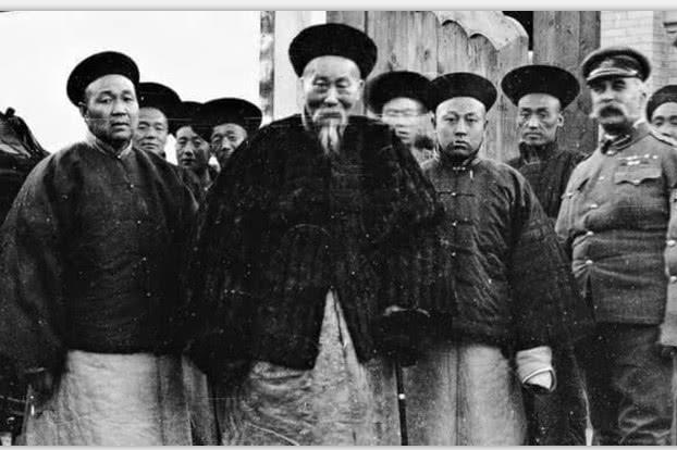 李鸿章签订《辛丑条约》,条约上不愿签全名,最后只写了一个字