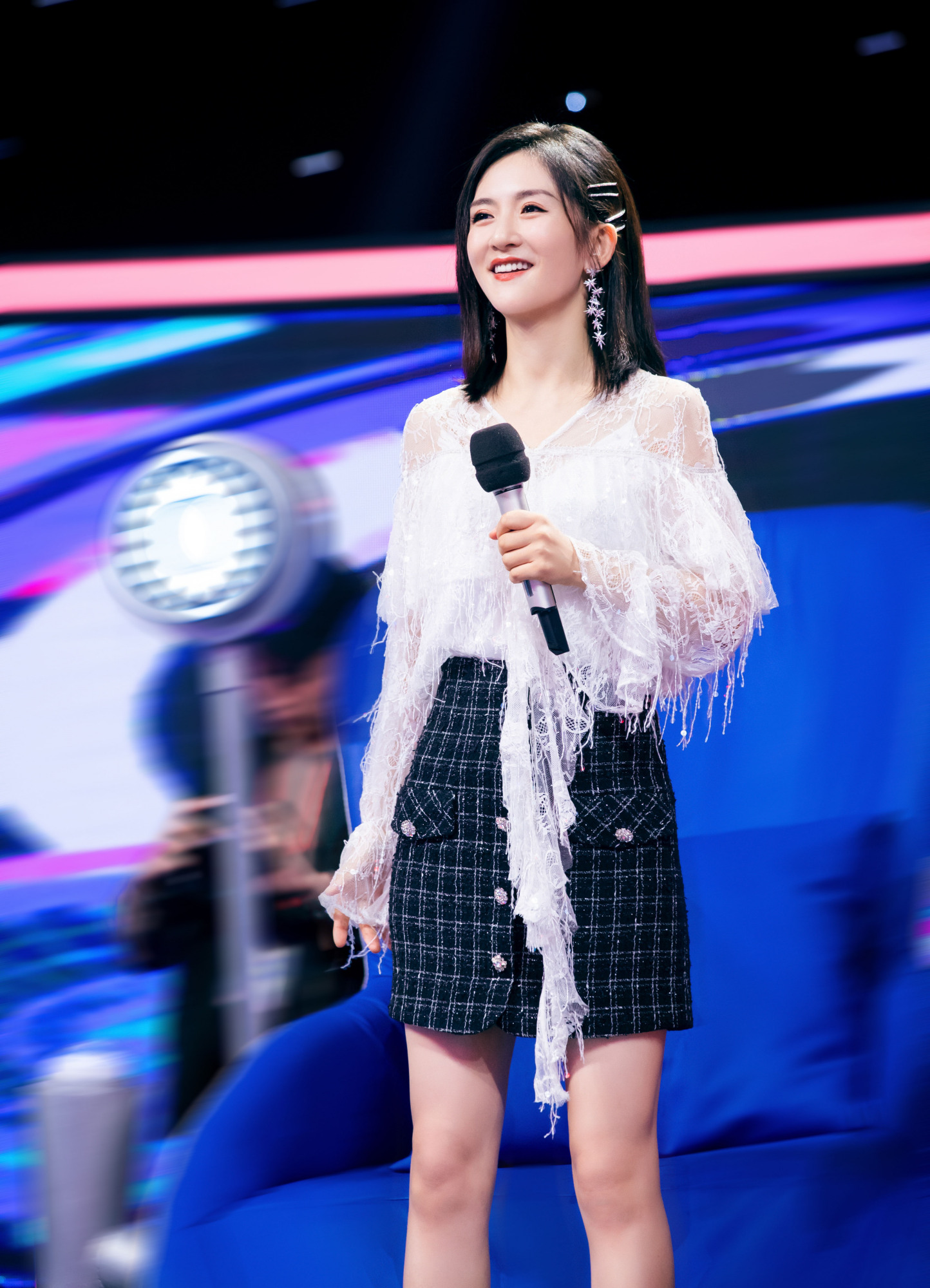 谢娜亮相《嗨唱转起来》媒体发布会 玩转解压音乐派对嗨翻舞台