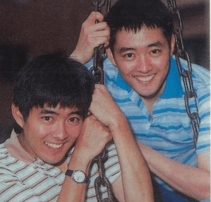 因琼瑶剧爆红,和老婆结婚18年恩爱如初,如今两女一儿成赢家