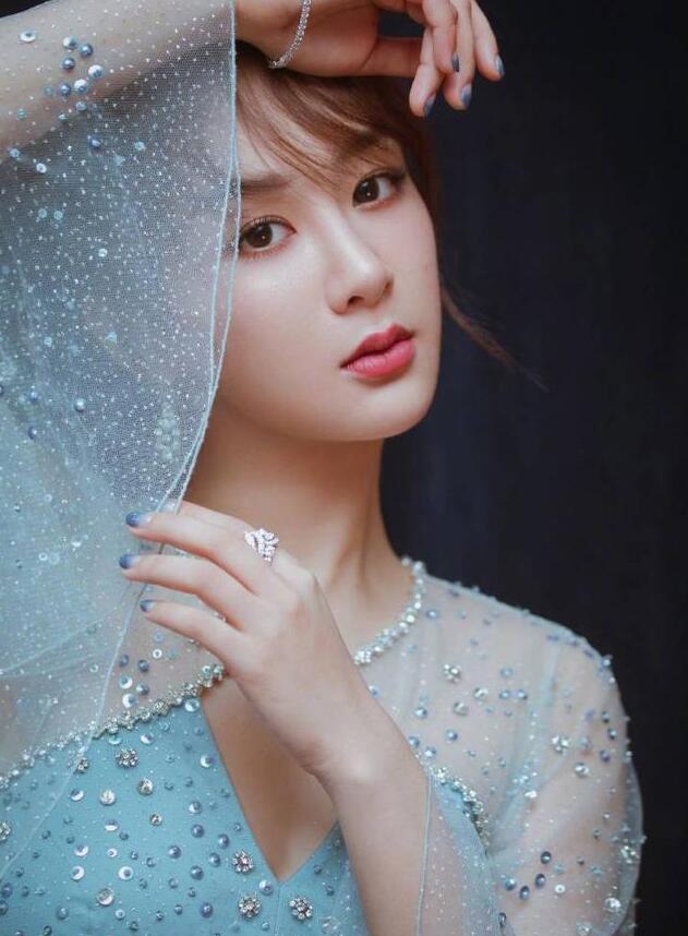 你喜欢杨紫吗,快来留言表白吧!