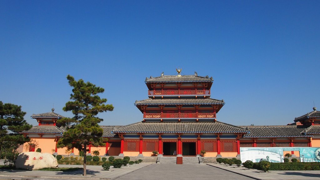 古墓博物馆的皇陵已经修复完毕, 如果你想看看古代的天子死后居所,那