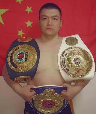 中国拳坛重量级拳手!张君龙力压日本重量级拳王,扬我国威
