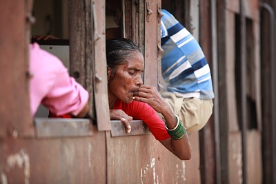 贾纳克布尔,拥有尼泊尔唯一的火车站,有两条铁路线