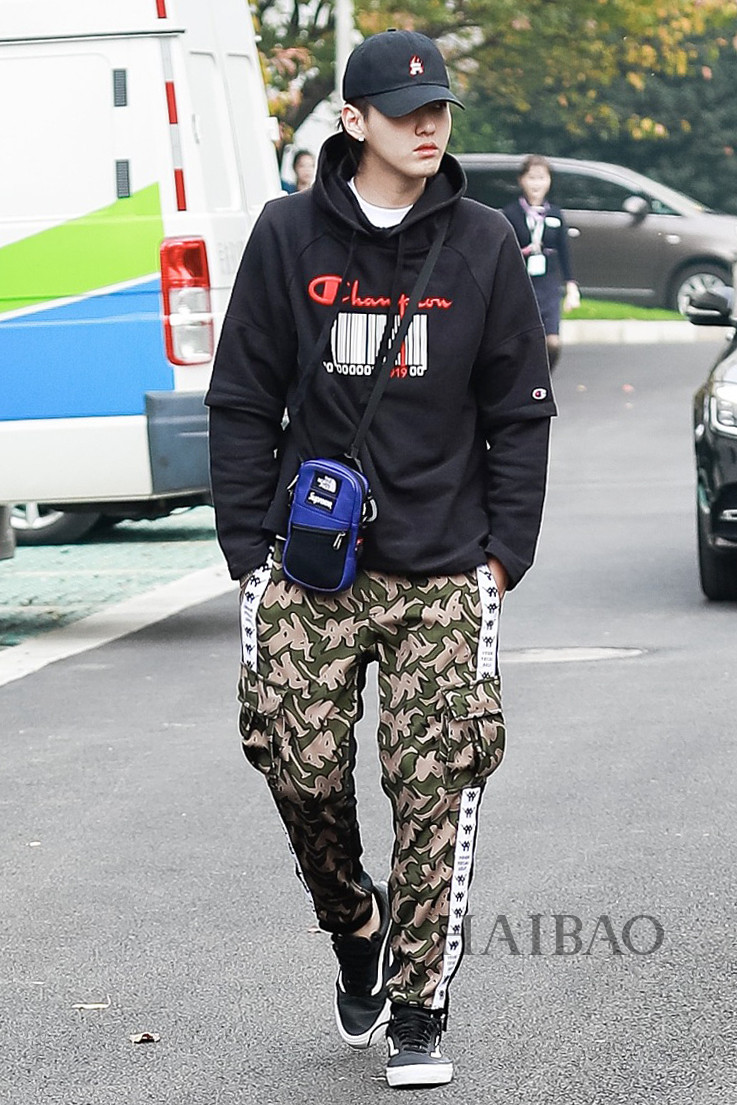 "2018海报街拍instar"候选人吴亦凡的全年街拍合辑:随性舒适,主打美式