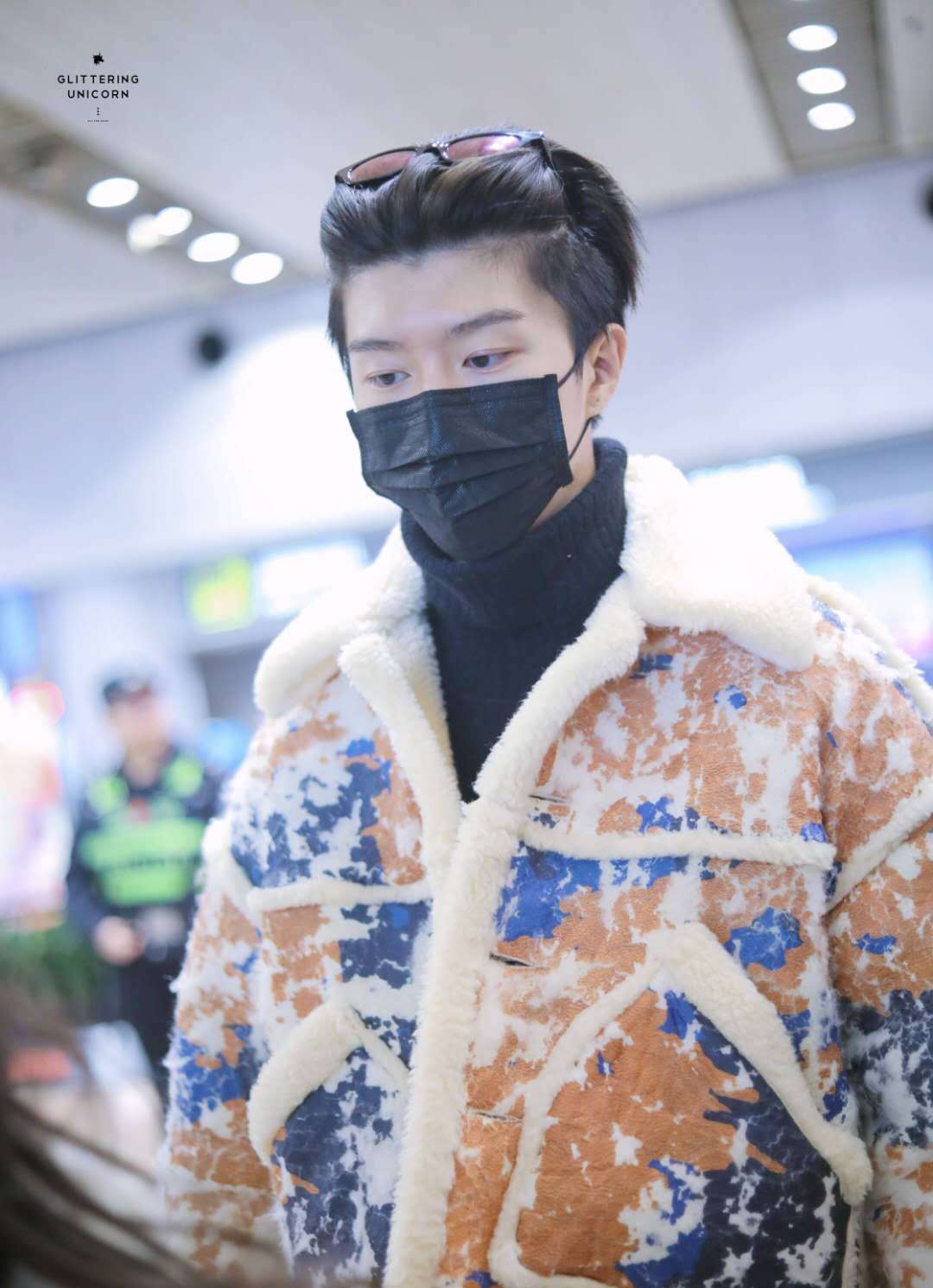 范丞丞这个造型也是够花的了,果然有颜任性,大背头很man帅啊