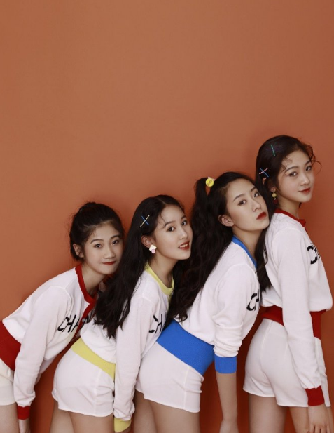 新女团闪电少女首次曝光,平均年龄12岁,你觉得小学生出道合适吗