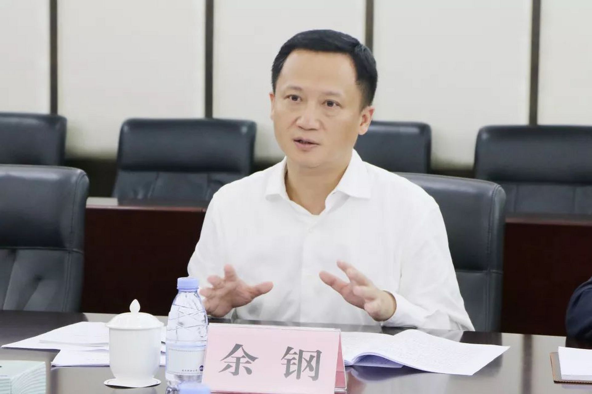 众志成城 抗击肺炎# 深圳市国资委党委书记,主任余钢在2月4日召康的