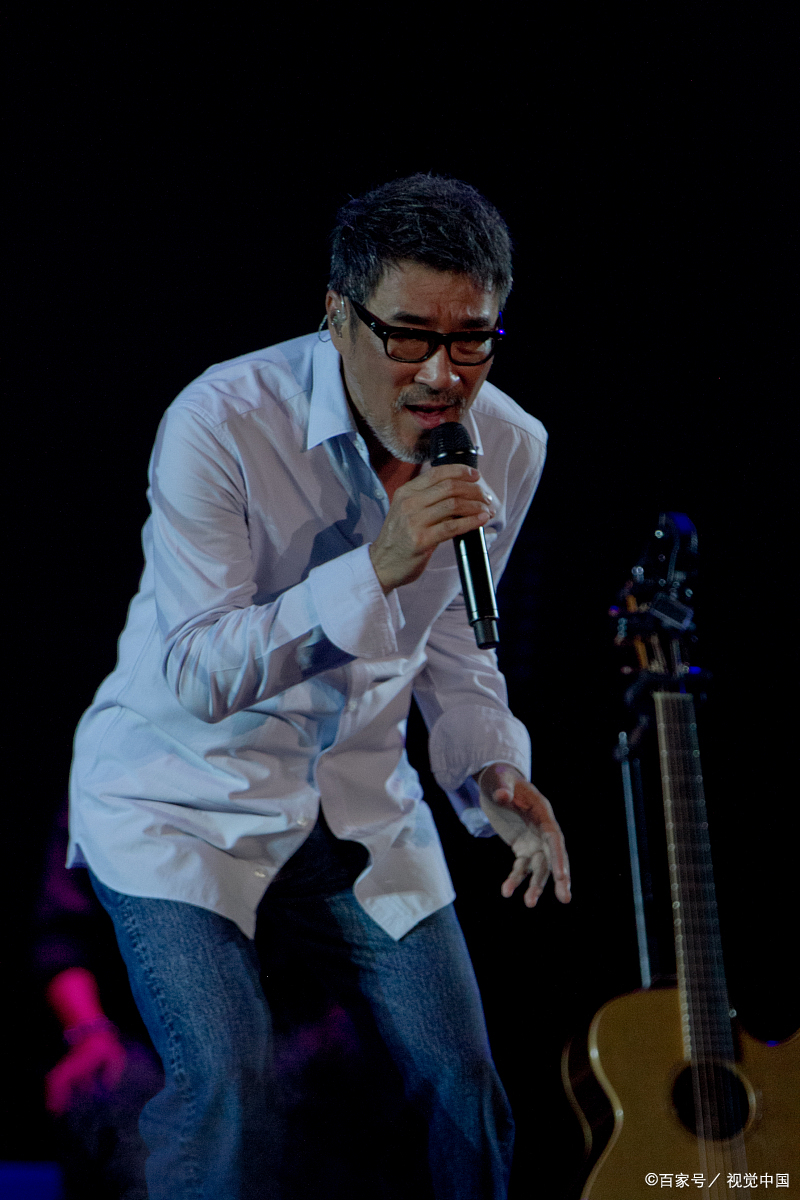 音乐教父李宗盛甚至对周杰伦大加赞赏,他的不羁形象也吸引了不少明星