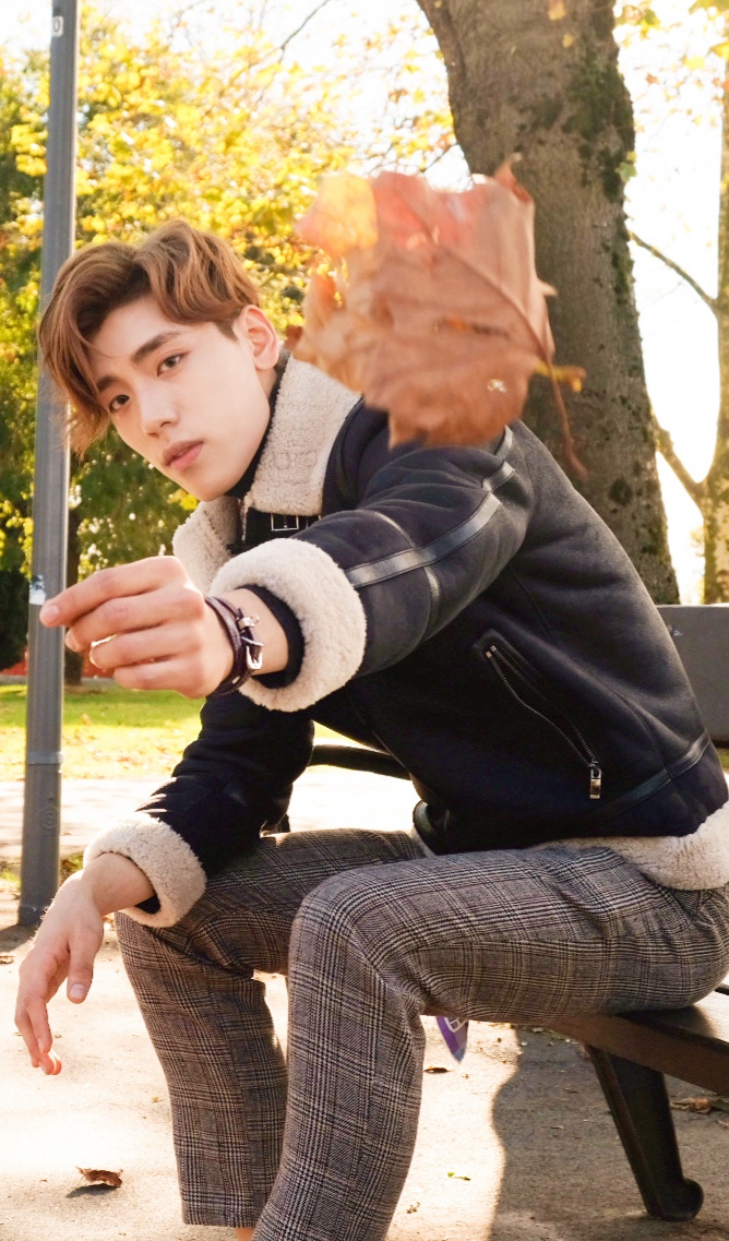 王子异豹纹外套衬衫穿出性感味道,黄明昊牛仔裤破超大还不缝缝吗