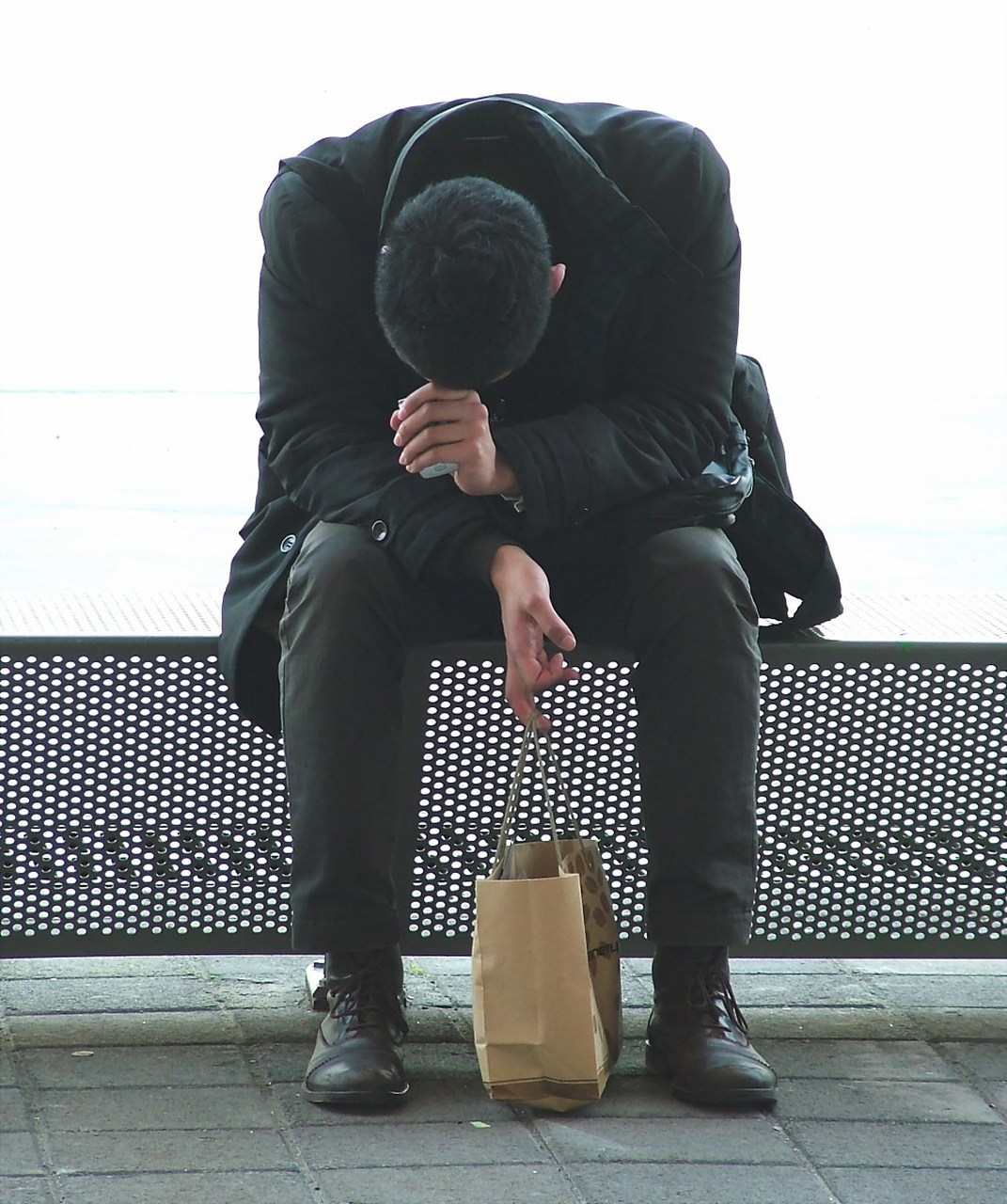 头发早白,掉发多 2头晕目眩,精神萎靡,耳鸣 3.牙齿不坚固,有松动 4.