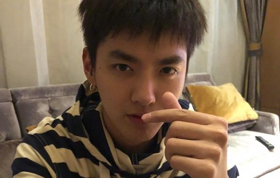 吴亦凡宋茜罕见同台,学员唱"上瘾"让吴亦凡尴尬,宋茜却很开心