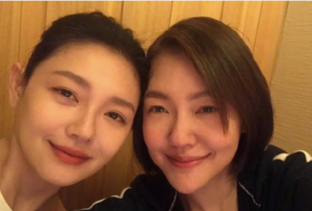 因口罩事件大小s,范玮琪夫妇遭台湾网友抵制,副业代言被封杀!