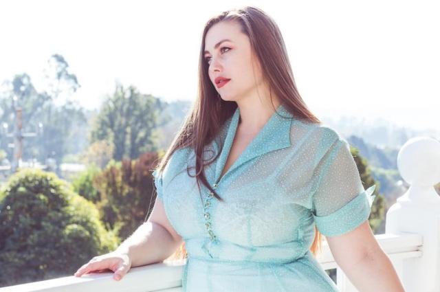 她被称为"最仙胖模",自信展示肥胖之美,魅力不输维密天使!