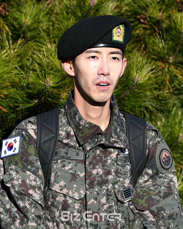 权志龙好友,韩国男星黄光熙今日退伍!瘦到脱相粉丝心疼不已!