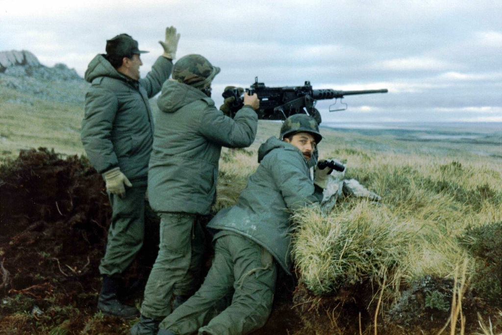 实拍1982年马岛战争,图3撒切尔亲临前线,图6阿军女兵整装待发