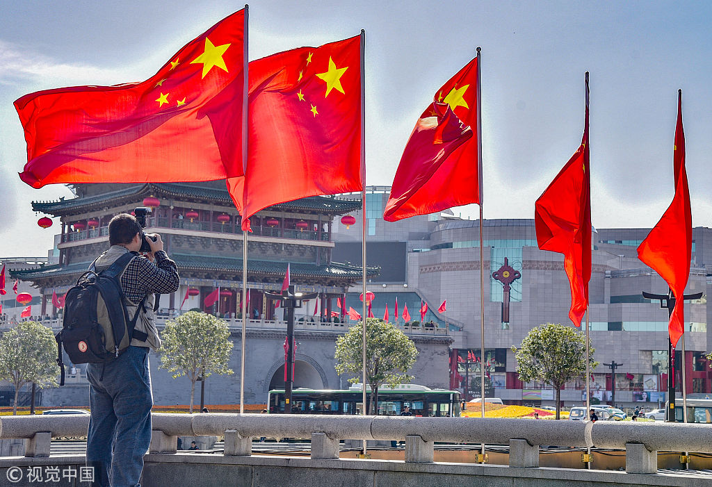 西安钟鼓楼广场国旗飘扬迎国庆