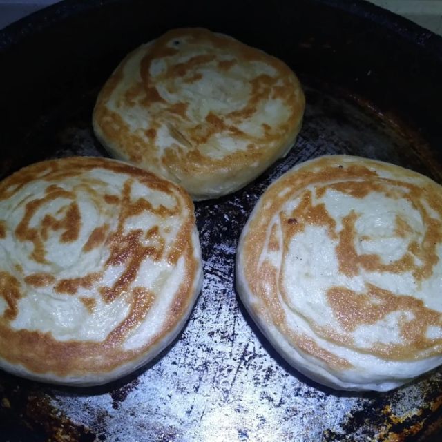 火烧馍,外焦里嫩,分层明显,风味别具一格