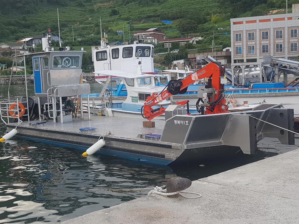 175马力四冲程oxe柴油舷外机用于近海养殖场铝合金船