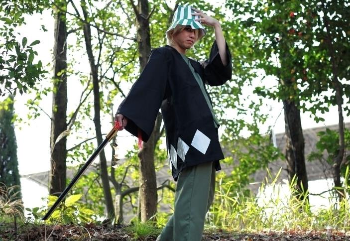 图片中的是浦原喜助,死神cos,网友:男生版的露琪亚过分了,隔着屏幕都