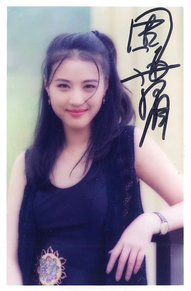 51岁的周海媚最新写真,依旧是美得风华绝代啊