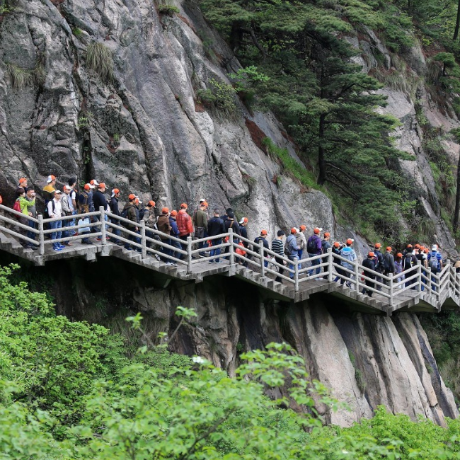 白云景区以钓桥庵为中心,钓桥庵又名白云庵,明前为道院,清康熙间改为