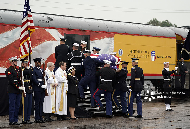 美国前总统老布什葬礼仪式在休斯顿圣马丁教堂举行