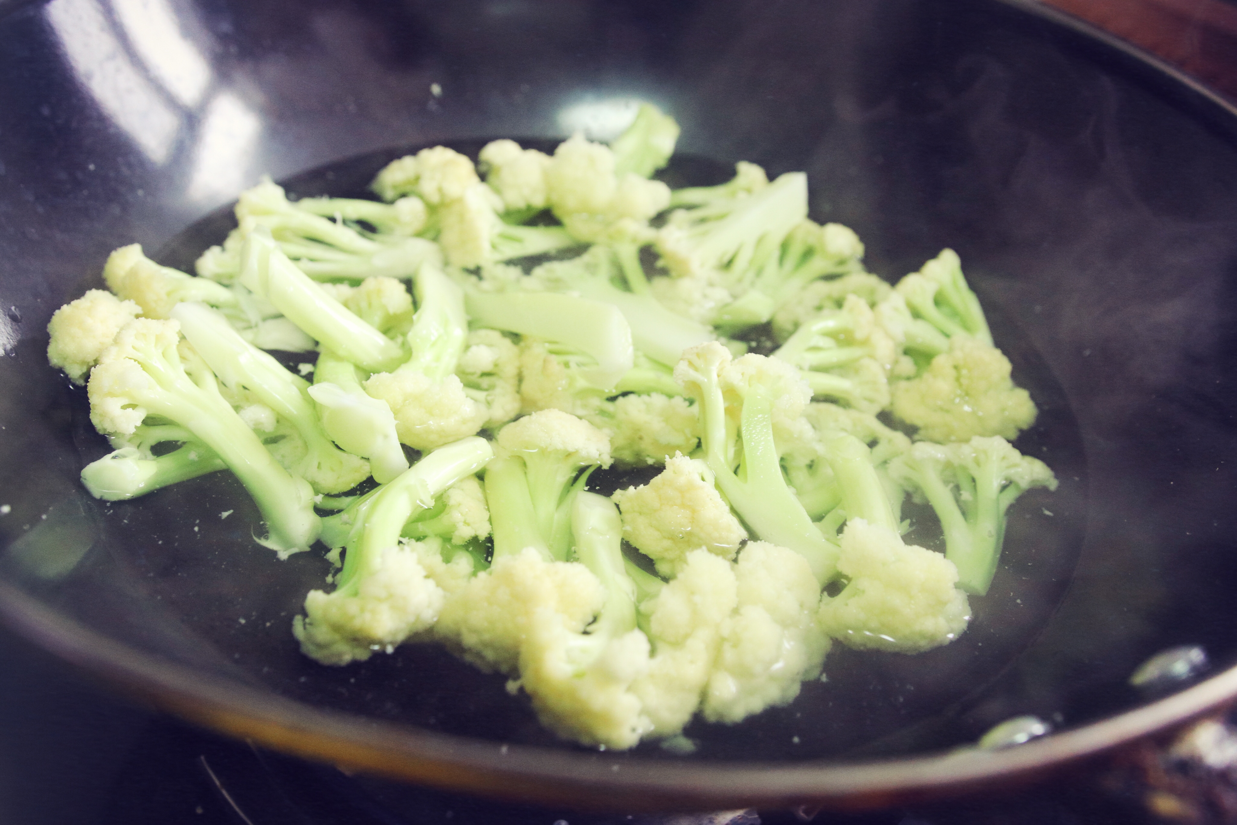 花菜特過癮的吃法,簡單幹煸幾下,清脆香辣好下飯