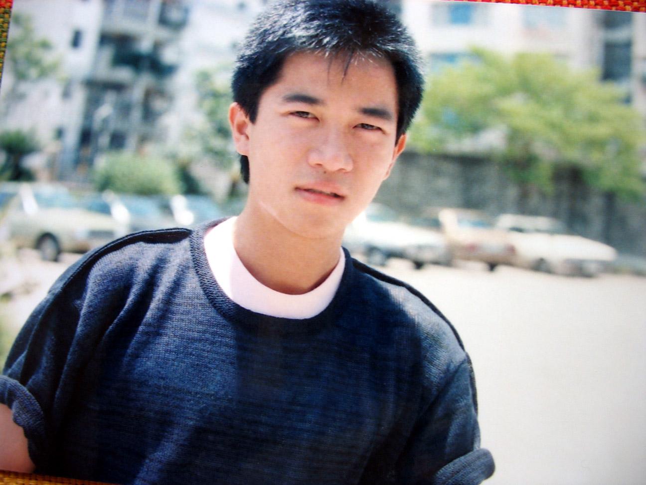 陈百强遗物被粉丝夺走,称给了一百元红包,陈母哽咽对不起儿子