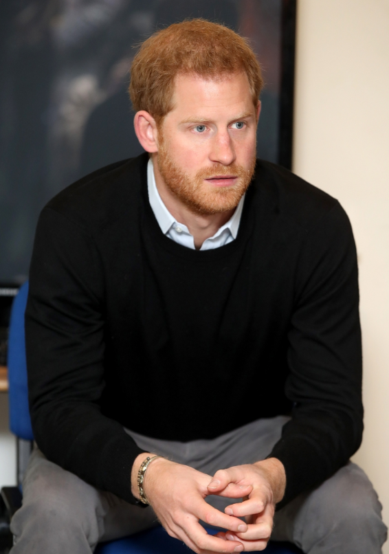 当地时间2019年2月19日,哈里王子(prince harry)现身参观健康中心,准