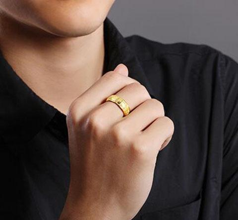 谁说男人戴金戒指土气?今年流行这几款黄金戒指,戴上特有男人味