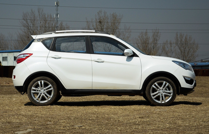 外观棱角分明的长安cs35,大气硬朗,适合气质女神!