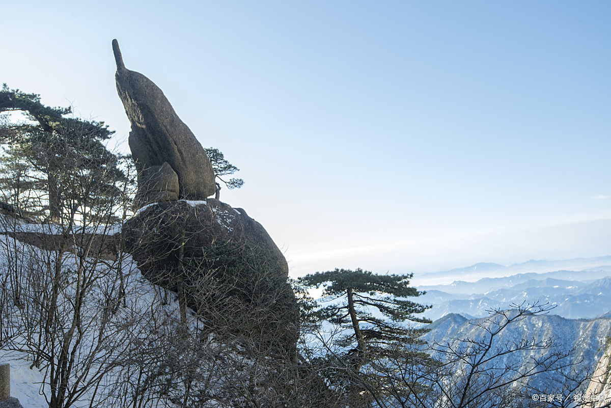 有诗云:"世事多乖错,投足皆模糊,请君(仙人指路石)出山去,到处指迷途.