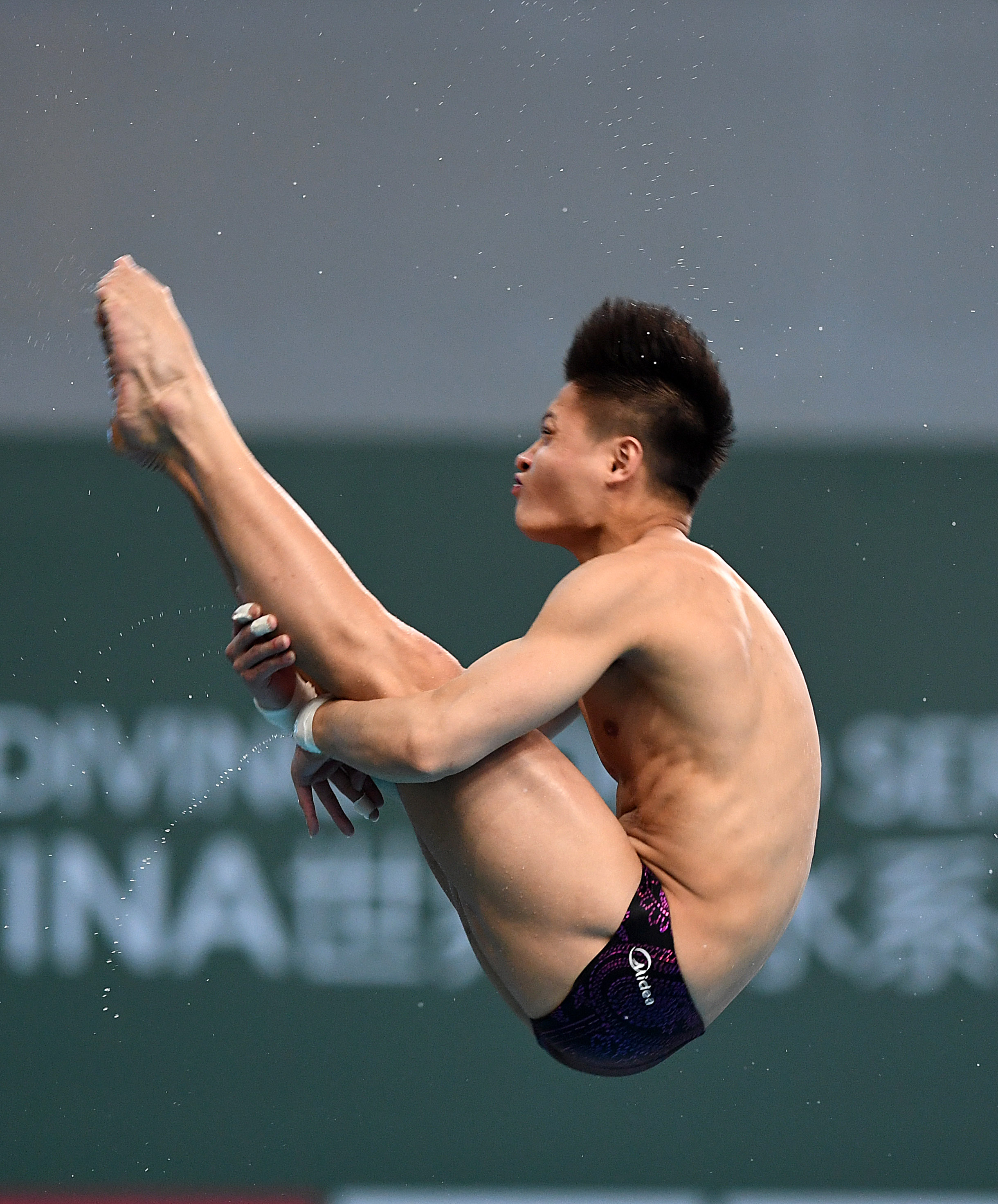 陈艾森跳水比赛图片