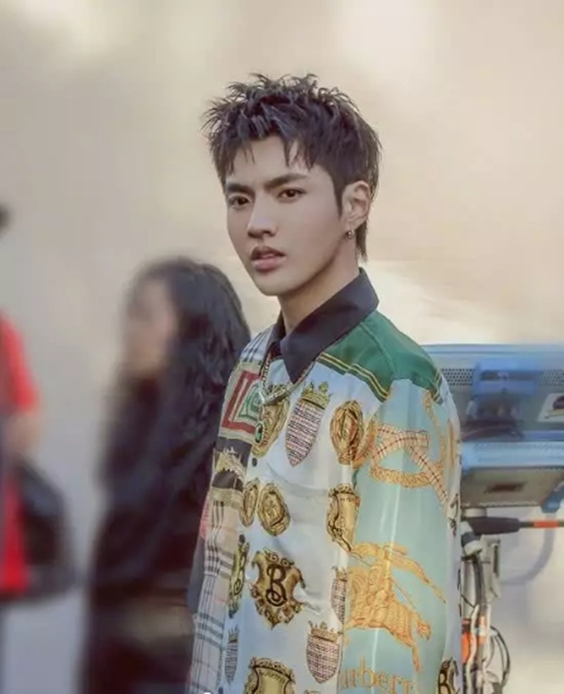 当男神穿上花衬衫时,吴亦凡酷劲十足,哪位是你的菜呢?