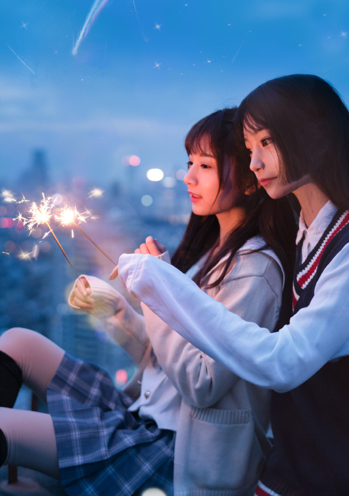 艺术摄影:美丽的姐妹,宁静的天空下灿烂的烟火!