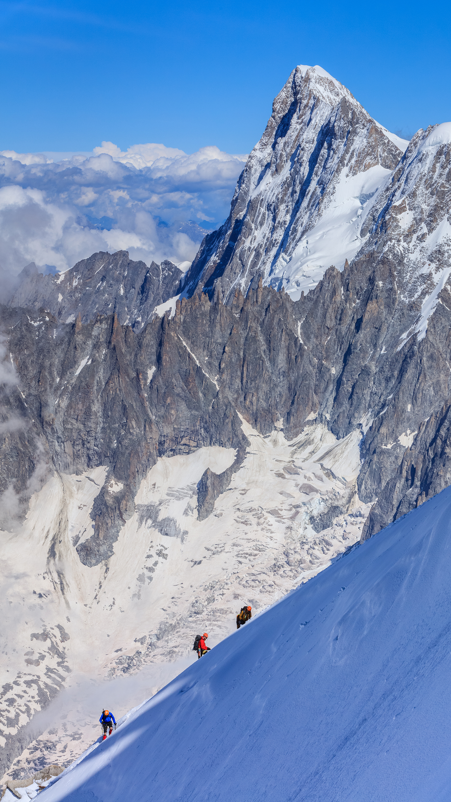 霞慕尼(chamonix)小鎮,因坐落於歐洲屋脊阿爾卑斯山最高峰——勃朗峰