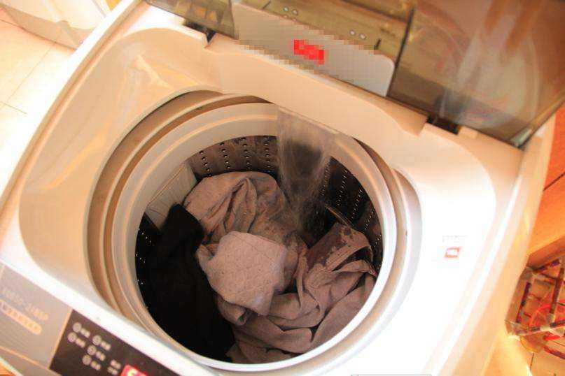 洗衣机洗衣服图片真实图片