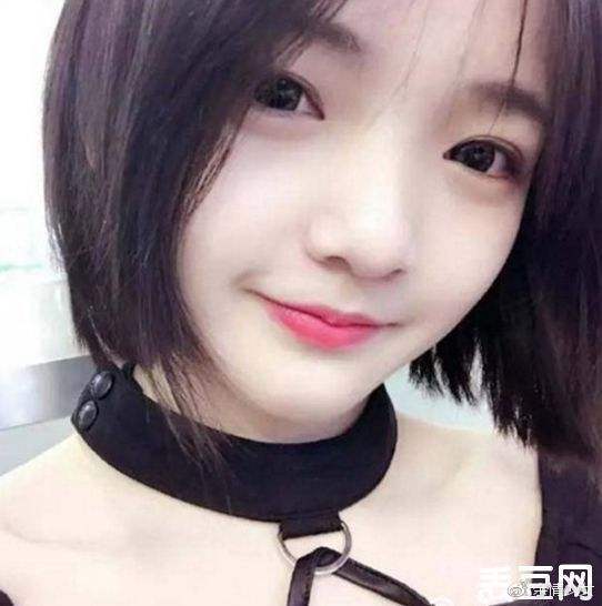 游戏主播深海鱼与追了她一年多的粉丝恋爱分手后,被前男友爆料