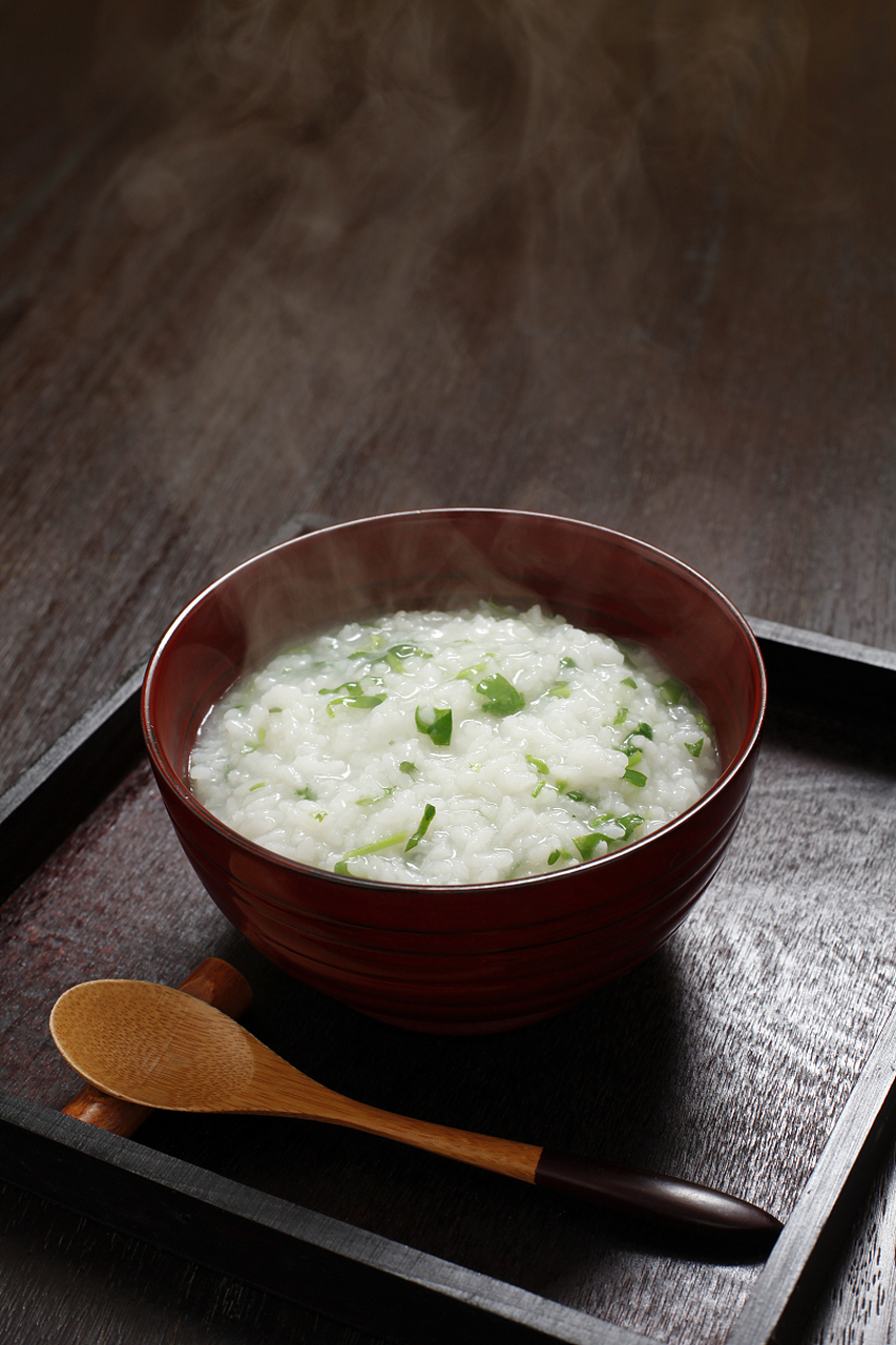 莲子荷叶粥#  莲子荷叶粥是一道非常健康的粥品,莲子具有滋补养训的