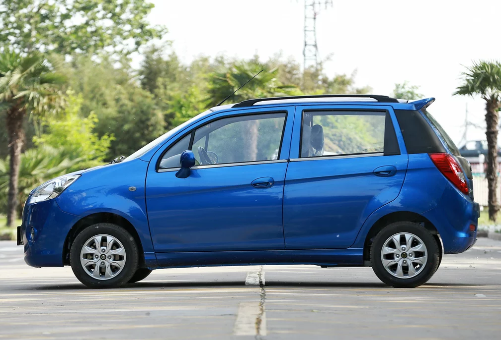 外形沉稳大气的爱尚ev,造型非常新颖,车身上的轮廓富有张力