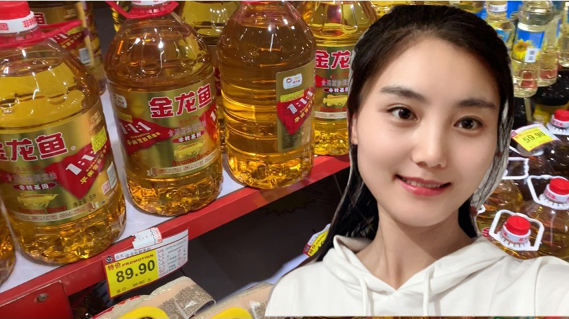 平时买油买一送一,妹子用了啥妙招?导购阿姨开心送了5瓶油