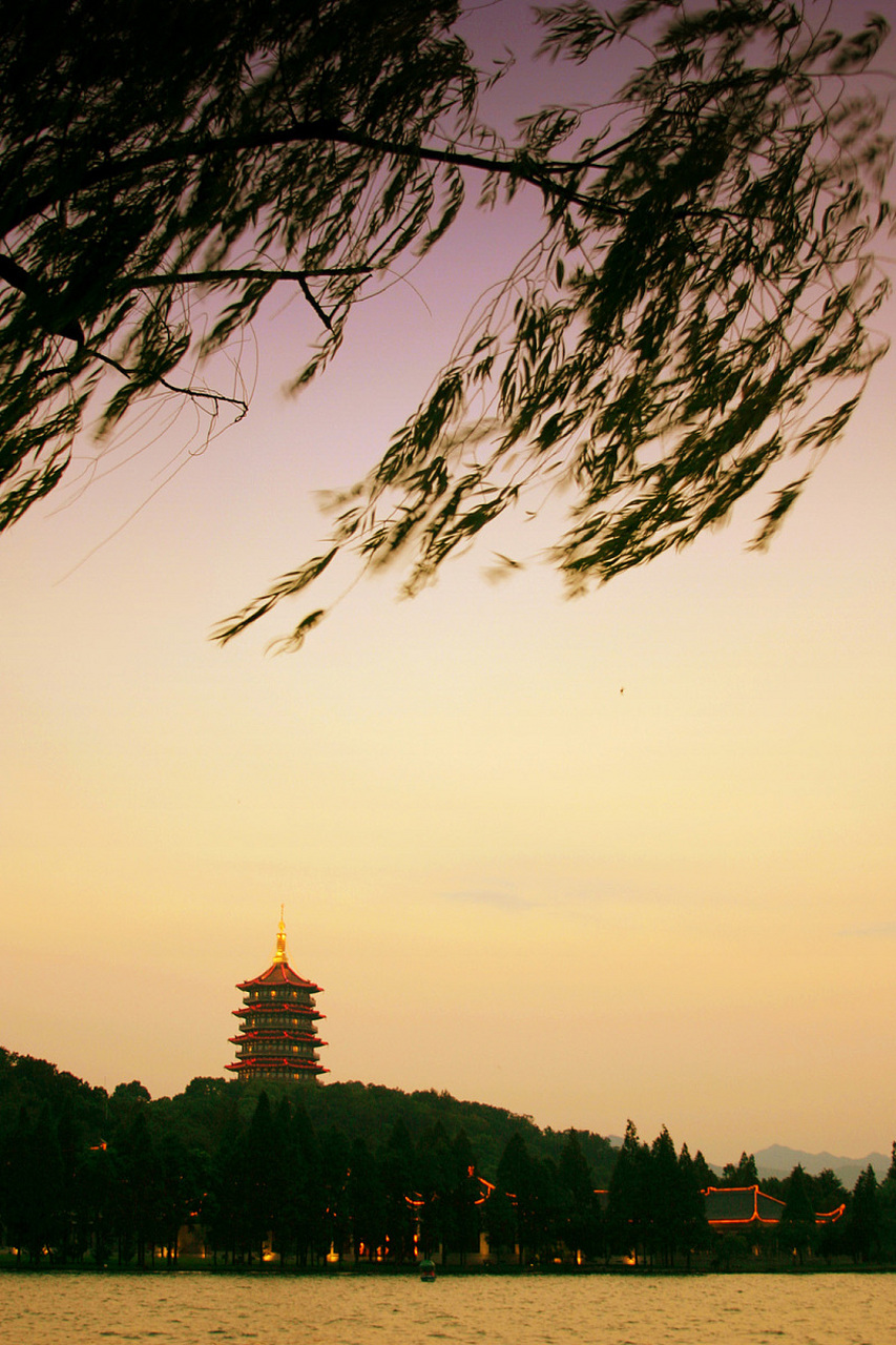 西湖十景传说之雷峰夕照!
