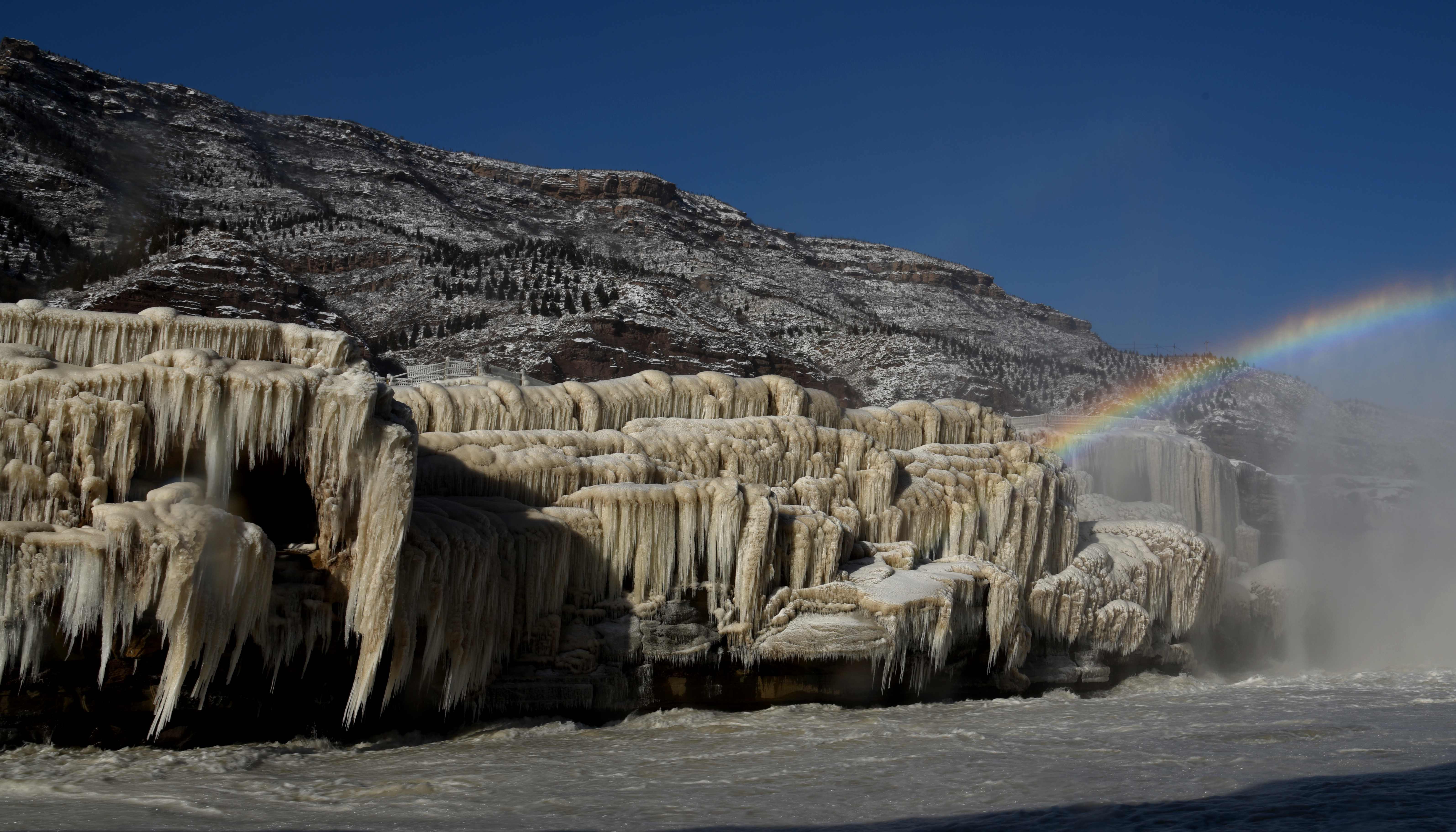 (环境)(2)黄河壶口瀑布雪景如画